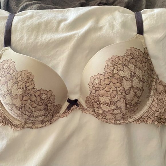 Victoria’s Secret Dream Angels Lace push-up with padding bra 32DD - Picture 2 of 4